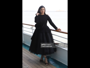  alt="Parineeti Chopra"
