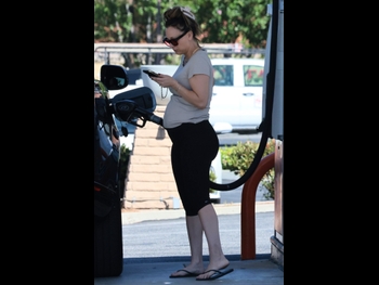  alt="Kaley Cuoco"