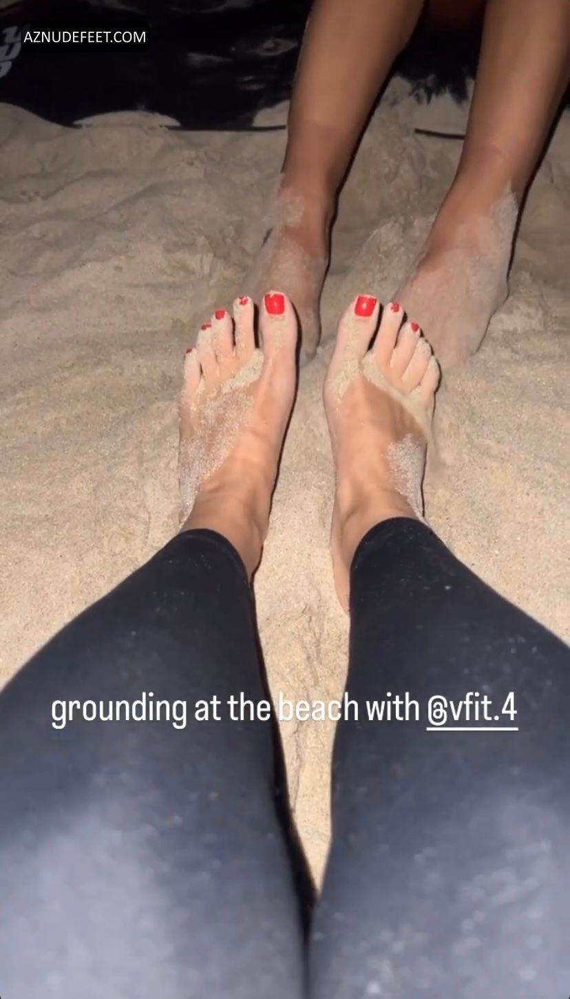 JAIME LEE SIMMONS Feet - AZNudeFeet