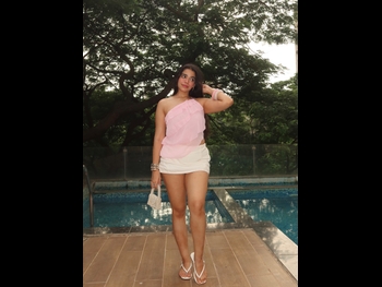  alt="Tanya Khanna"