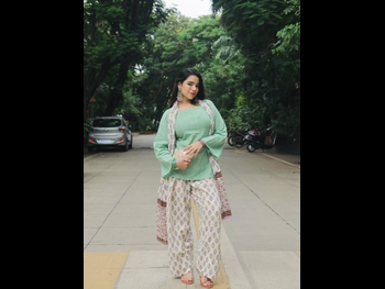  alt="Tanya Khanna"