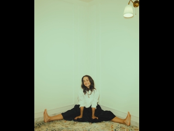  alt="Elli Avrram"