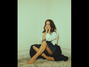  alt="Elli Avrram"