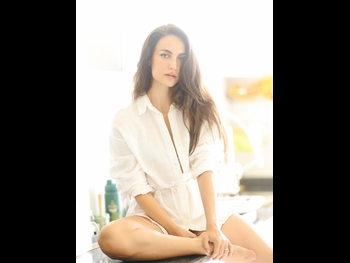  alt="Elli Avrram"