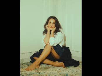 alt="Elli Avrram"