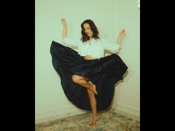  alt="Elli Avrram"