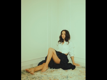  alt="Elli Avrram"