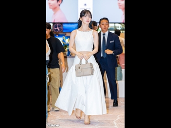  alt="Lee Chae-young"