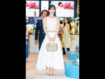  alt="Lee Chae-young"