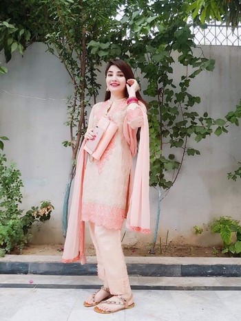 Gul Panra