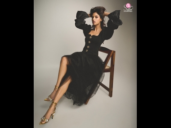  alt="Harnaaz Sandhu"