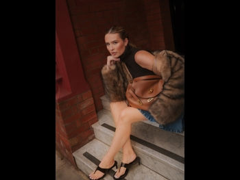  alt="Mimi Webb"