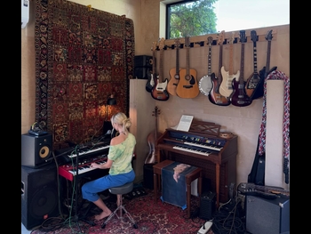  alt="Claire Rosinkranz"