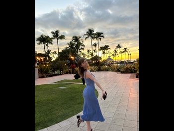  alt="Lauren Lindsey Donzis"