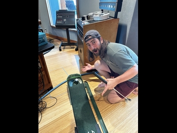  alt="Noah Kahan"