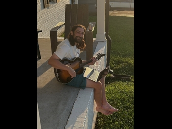  alt="Noah Kahan"