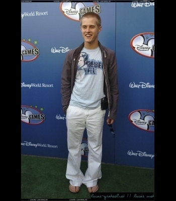 Lucas Grabeel