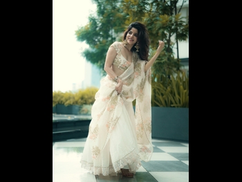  alt="Divya Bharathi"