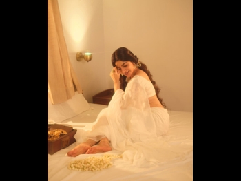  alt="Divya Bharathi"