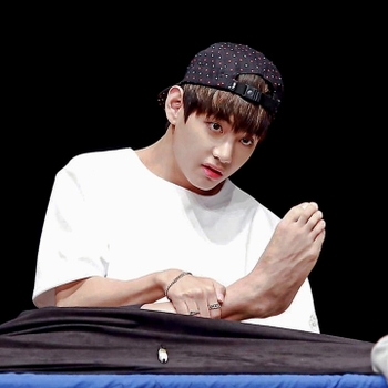 V