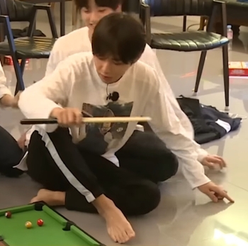 V