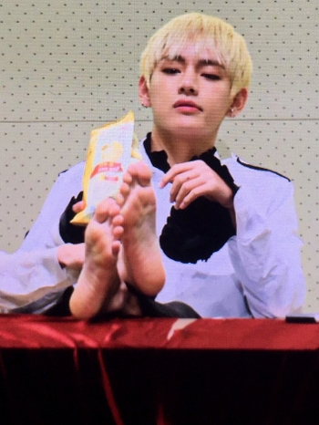 V