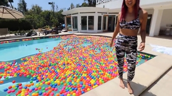 Lizzy Capri