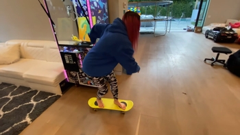 Lizzy Capri