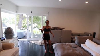 Lizzy Capri