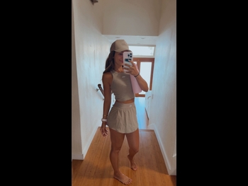  alt="Lyric Medeiros"