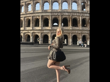  alt="Maya Nazor"