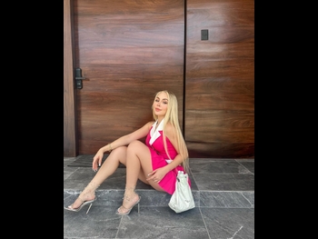  alt="Maya Nazor"