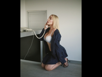  alt="Maya Nazor"