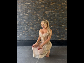  alt="Maya Nazor"