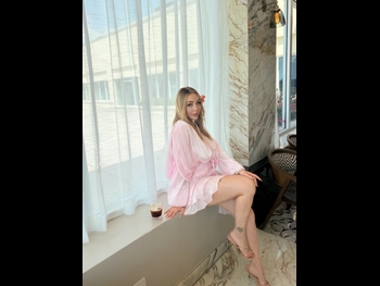 alt="Maya Nazor"