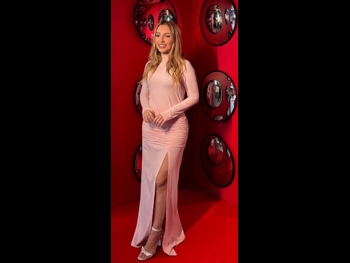  alt="Amanda Meirelles"