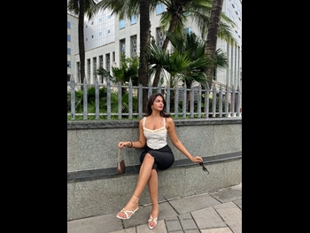  alt="Shruti Chauhan"