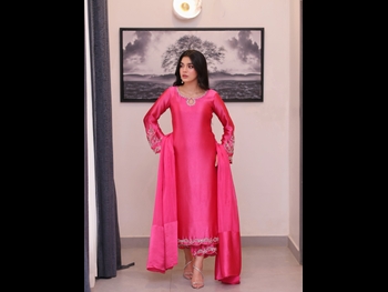  alt="Laiba Khan"