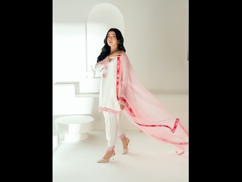  alt="Laiba Khan"