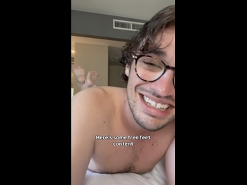  alt="Joey Bragg"