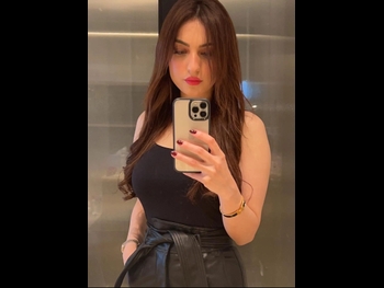  alt="Yasmine Ezz"