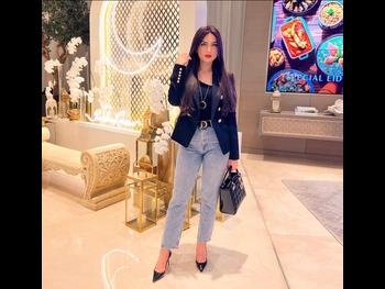  alt="Yasmine Ezz"