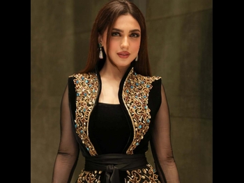  alt="Yasmine Ezz"