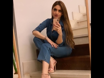  alt="Yasmine Ezz"