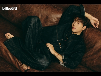  alt="Jackson Wang"