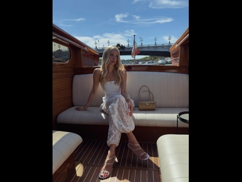  alt="Leonie Hanne"