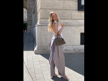  alt="Leonie Hanne"