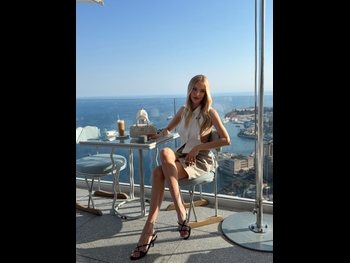  alt="Leonie Hanne"