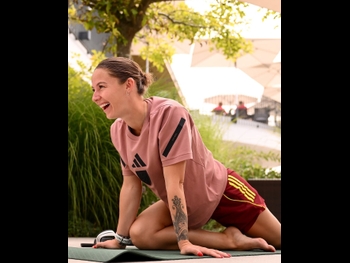  alt="Hannah Cain"