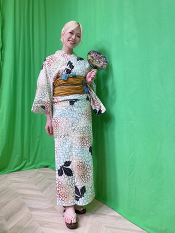 Yoshino Aoyama
